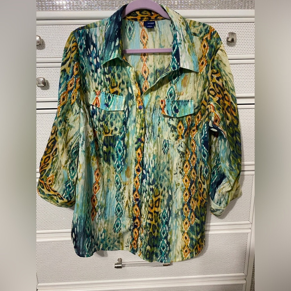 Basic Editions Woman Three-Quarter Sleeve button down shirt.
